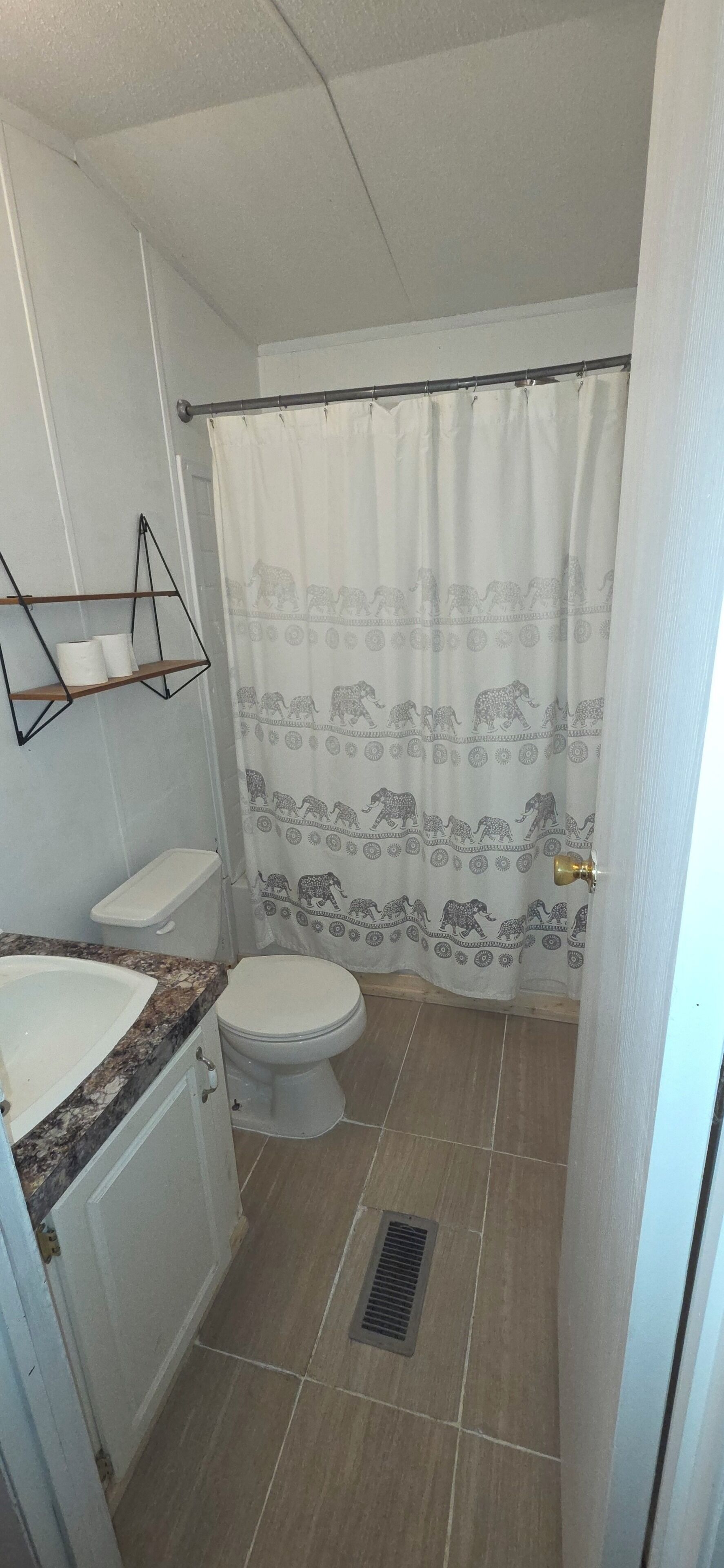 Douche, serviettes fournies