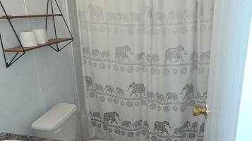 Douche, serviettes fournies