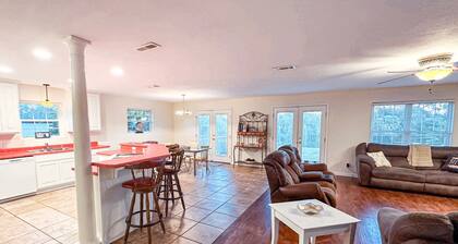 Grand Lagoon Retreat | Blue Angels & Boat Parking
