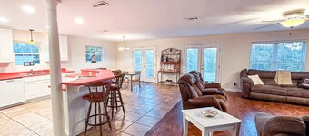 Grand Lagoon Retreat | Blue Angels & Boat Parking