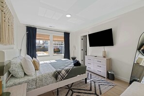 4 bedrooms, desk, iron/ironing board, travel cot