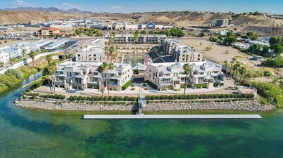 Riverfront Condo w/ Pool & Spa, Community Launch Ramp & Dock - Small Dogs OK!