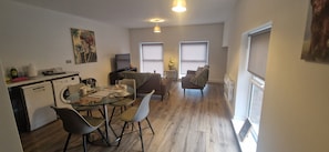 Interior - Sarah's Woodland Golf Stays (Waterloo)