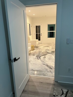 Interior - 3-bedroom house in adorable East Point with cool AC (East Point)