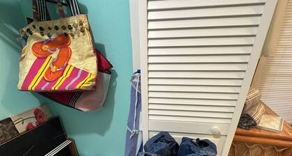 Ocean View Beach access 1 min walk to sea w pool 2/2condo close to Christiansted