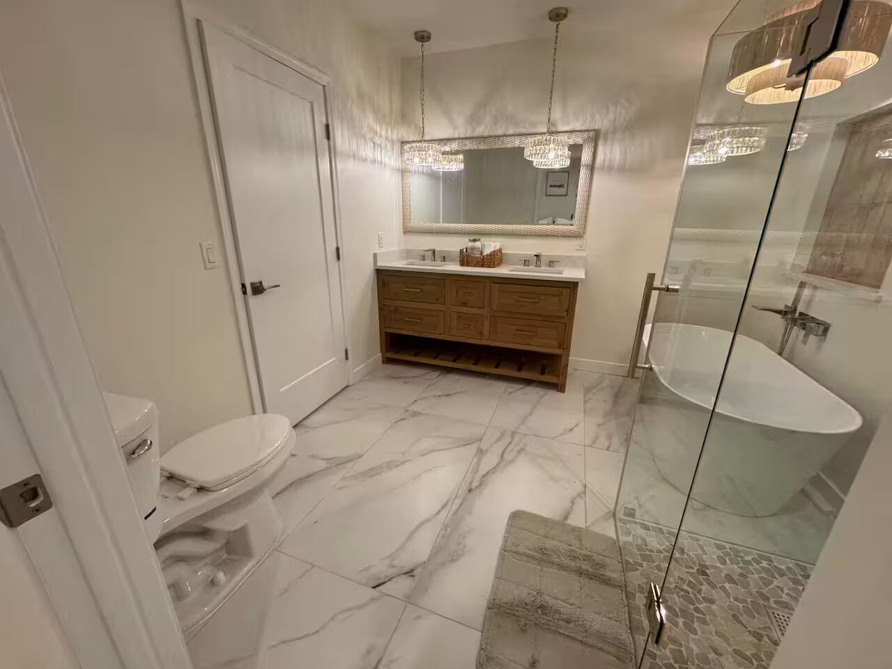 Regadera, secadora de cabello, bidet, toallas 