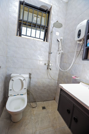 Design Room | Desk, free WiFi, bed sheets - ORVENA RESIDENCE (Kigali)