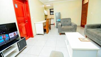 Design Studio | Living area | 32-inch Smart TV with digital channels