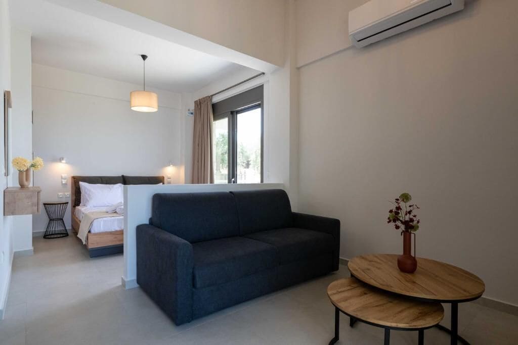 Suite, Balcony, Sea View | Living area