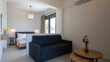 Suite, Balcony, Sea View | Living area