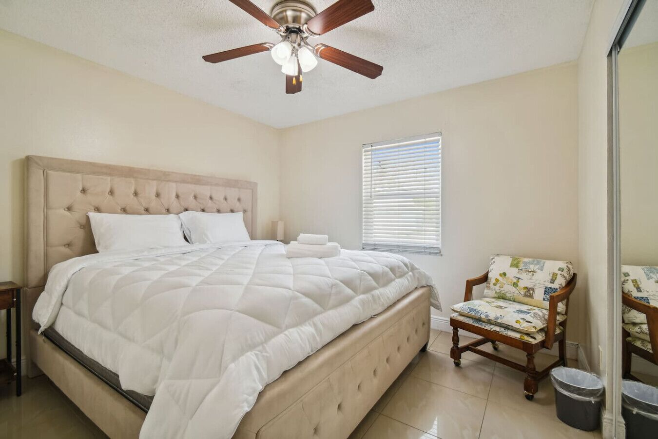 3 bedrooms, desk, iron/ironing board, travel crib