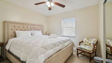 3 bedrooms, desk, iron/ironing board, travel crib