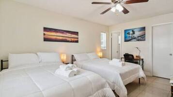 Desk, iron/ironing board, travel cot, WiFi