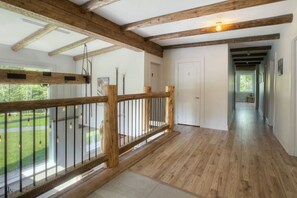 Interior - Grand chalet bord de lac (Saint-Adolphe-d`Howard)