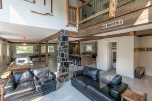 Interior - Grand chalet bord de lac (Saint-Adolphe-d`Howard)
