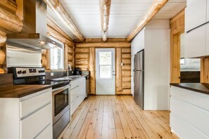 Fridge, microwave, oven, stovetop - Avec accès au Petit lac Long (Saint-Adolphe-d`Howard)