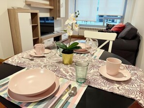 Apartment, City View | Living area | Flat-screen TV - Apartamento Europa Prados - Atenea (Oviedo)