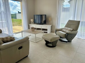 TV, books - Les Dunes - Omaha Beach (Maisons)