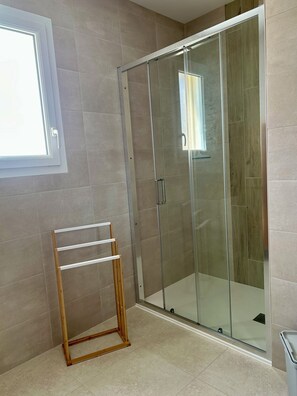 Shower, hair dryer, towels, toilet paper - Les Dunes - Omaha Beach (Maisons)