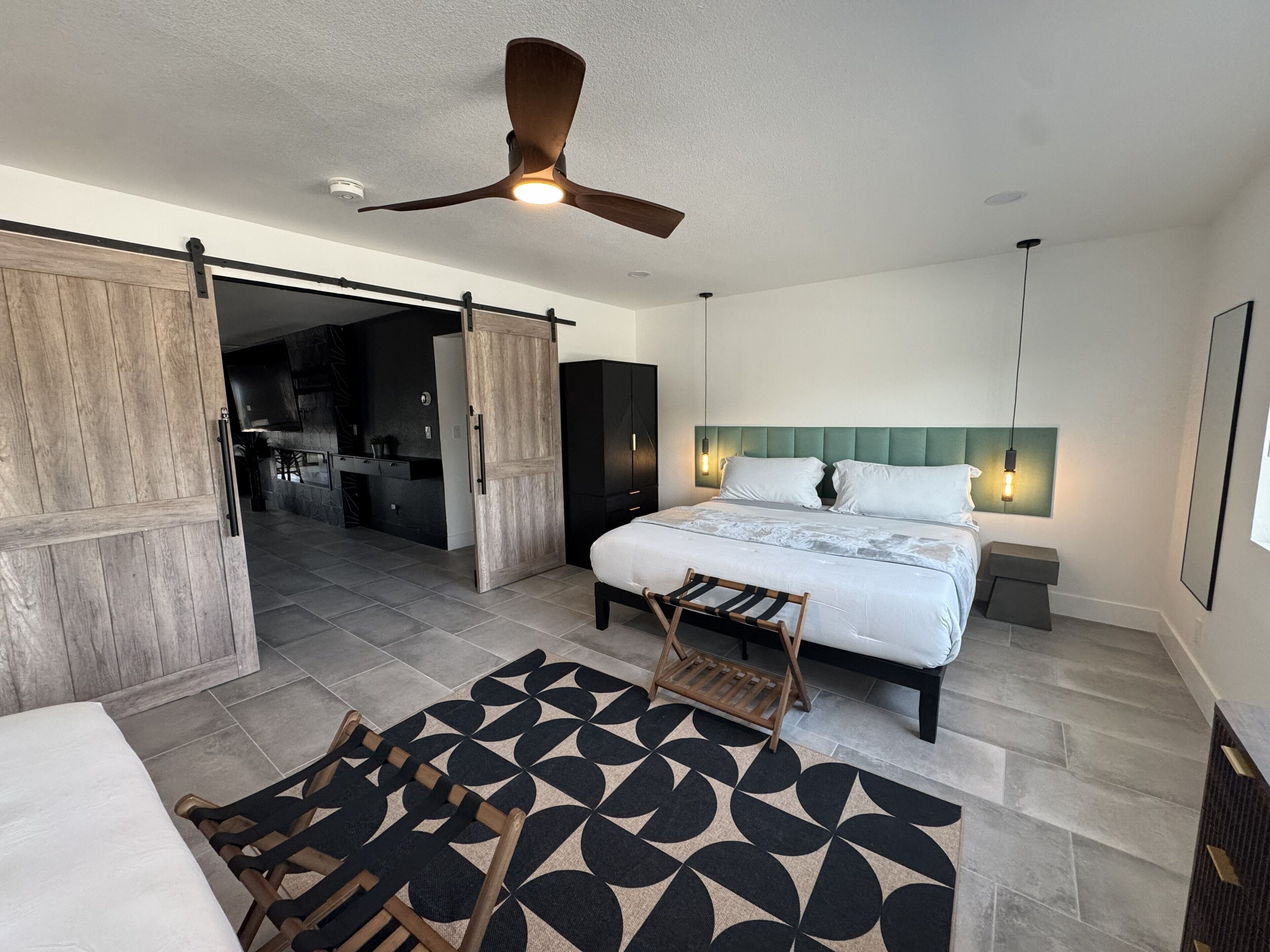 8 bedrooms, iron/ironing board, WiFi, bed sheets