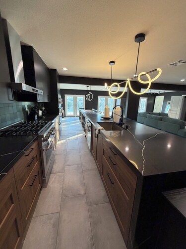 Swanky Villa • Luxury 8BR • 12 Kings • Pool & Spa