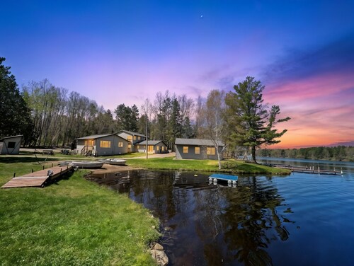 Lakeside Lodging, Multi-Cabin Lake Frontage!