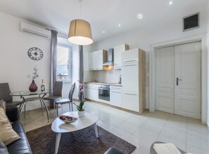 Interior - Classic One Bedroom Apartment with Sea View (Pula)