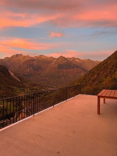 Chalet –Grange rénovée avec terrasse panoramique 8 personnes /10min Station Ski