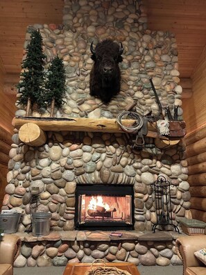 Deluxe Cabin, Lake View | Interior - Hebgen Paradise Lodge (West Yellowstone)