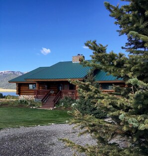 Exterior - Hebgen Paradise Lodge (West Yellowstone)
