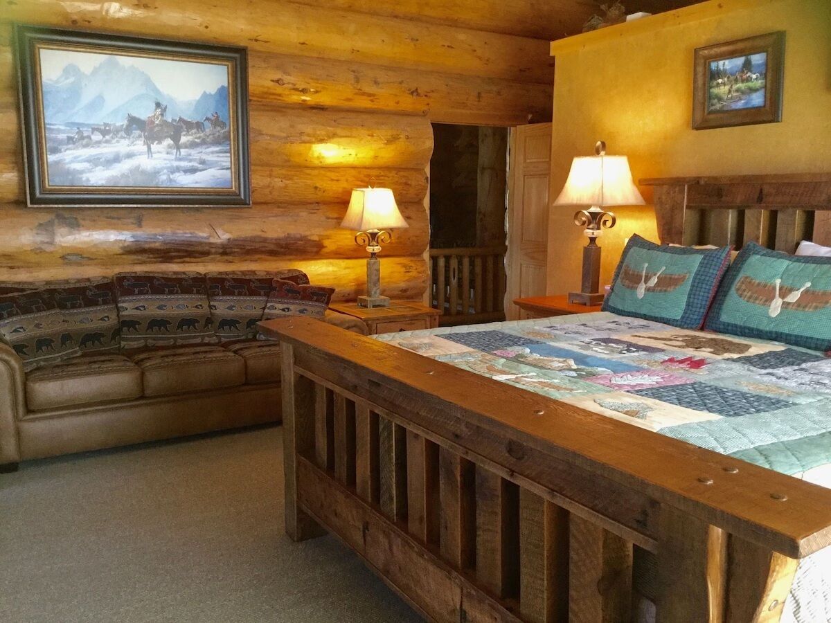 Deluxe Cabin, Lake View | Iron/ironing board, free WiFi