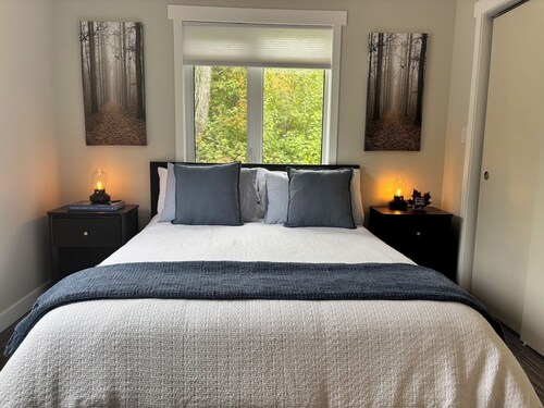 Spacious Lakefront Cabin in Private Gated Community