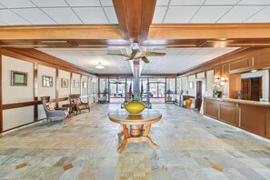 Lobby - Oceanfront 201 Corner Oasis. Panoramic Ocean & Mountain Views.  Designer Kitchen (Lahaina)