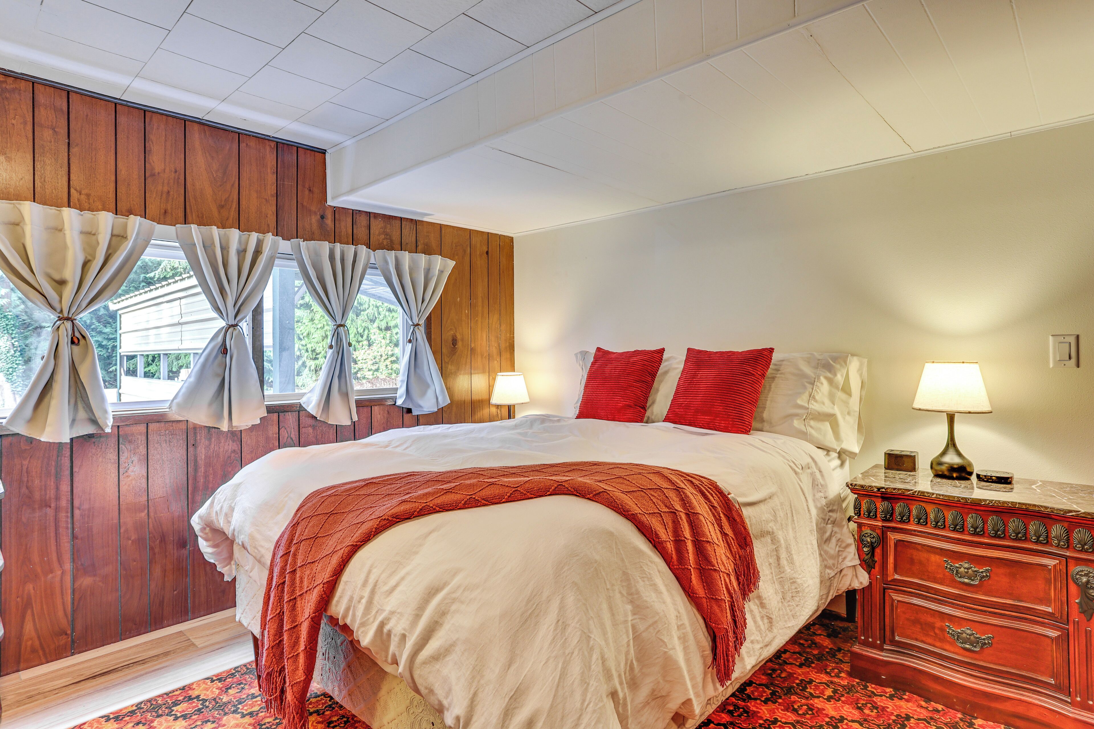 1 bedroom, desk, internet, bed sheets