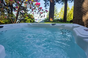 Bañera de hidromasaje al aire libre