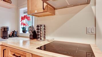 Fridge, microwave, coffee/tea maker, toaster