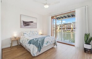 3 bedrooms, iron/ironing board, bed sheets