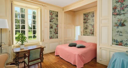 Between Angers, Le Mans and Saumur, a gîte in a château near the Loire.