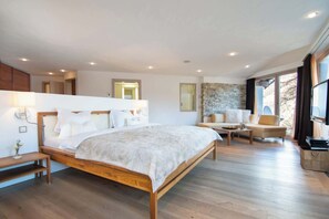 14 bedrooms, desk, iron/ironing board, WiFi