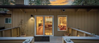 Golden Mountain Chalet by Avantstay Incline Village Stay + Minutes to Lake Tahoe, Skiing + Scenic Trails