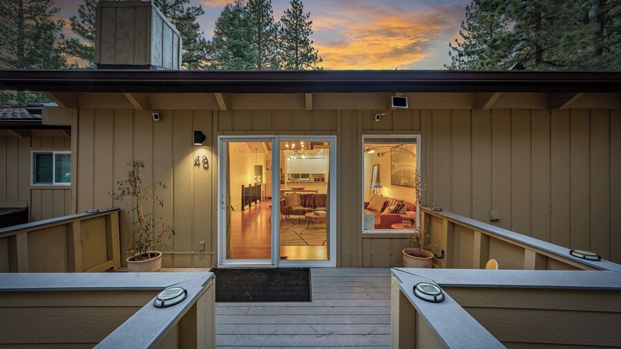 Les Roes by Avantstay Incline Village Retreat Near Lake Tahoe Beaches and Scenic Trails, Diamond Peak, and Local Hot Spots