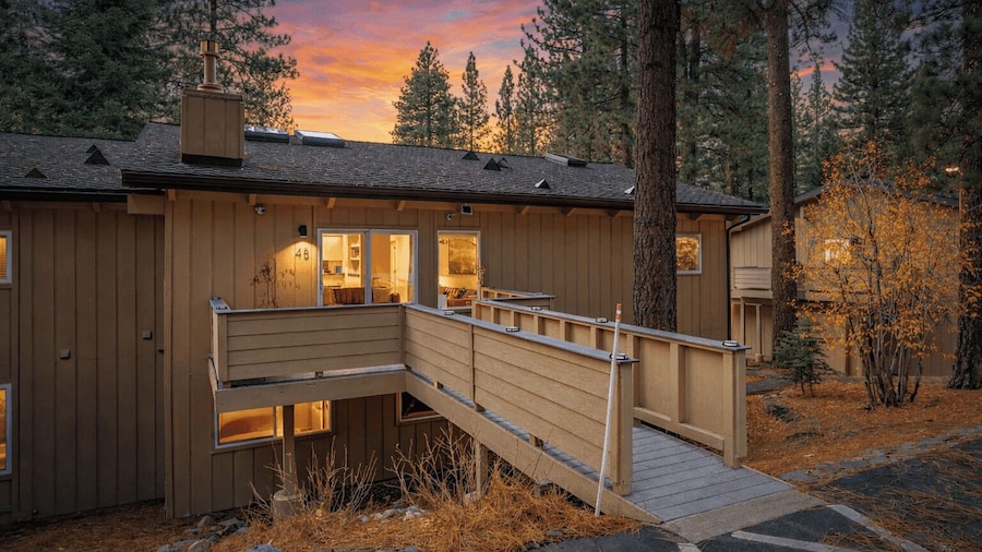 Golden Mountain Chalet by Avantstay Incline Village Stay + Minutes to Lake Tahoe, Skiing + Scenic Trails