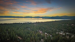 Apartment (3 Bedrooms) | Interior - Golden Mountain Chalet by Avantstay Incline Village Stay + Minutes to Lake Tahoe, Skiing + Scenic Trails (Incline Village)