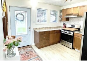 Private kitchen - Lake Superior Cottage (Shuniah)