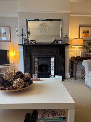 TV, fireplace - Open Golf Let (Crosby)