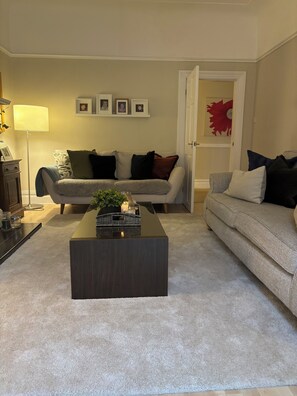 TV, fireplace - Open Golf Let (Crosby)