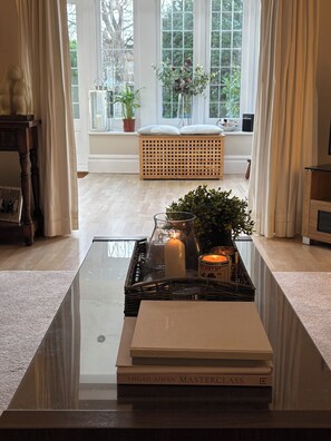 Interior - Open Golf Let (Crosby)