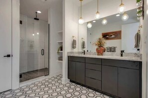 Shower, hair dryer - 360° DT views, 8 min to Broadway, 5 min to Gulch (Nashville)