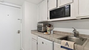 Apartment (1 Bedroom) | Private kitchen - Blue Mesa Lodge 33C by Avantstay Ski-access Studio in Telluride's Mountain Village Steps From Lifts (Telluride)
