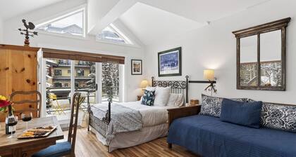 Blue Mesa Lodge 33C by Avantstay Ski-access Studio in Telluride's Mountain Village Steps From Lifts